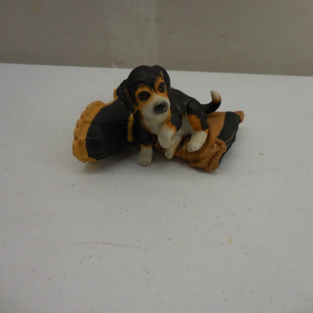 Princeton Gallery Beagle on Fireman Boot Figurine 1990 Vintage Fine‎ Porcelain